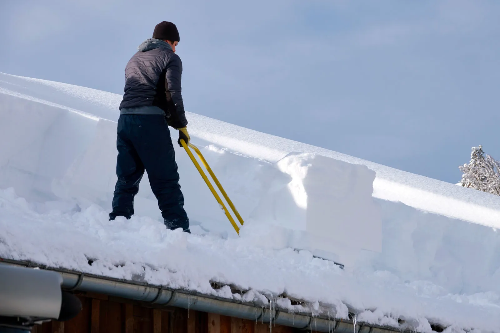 Déneigement et entretien de toiture